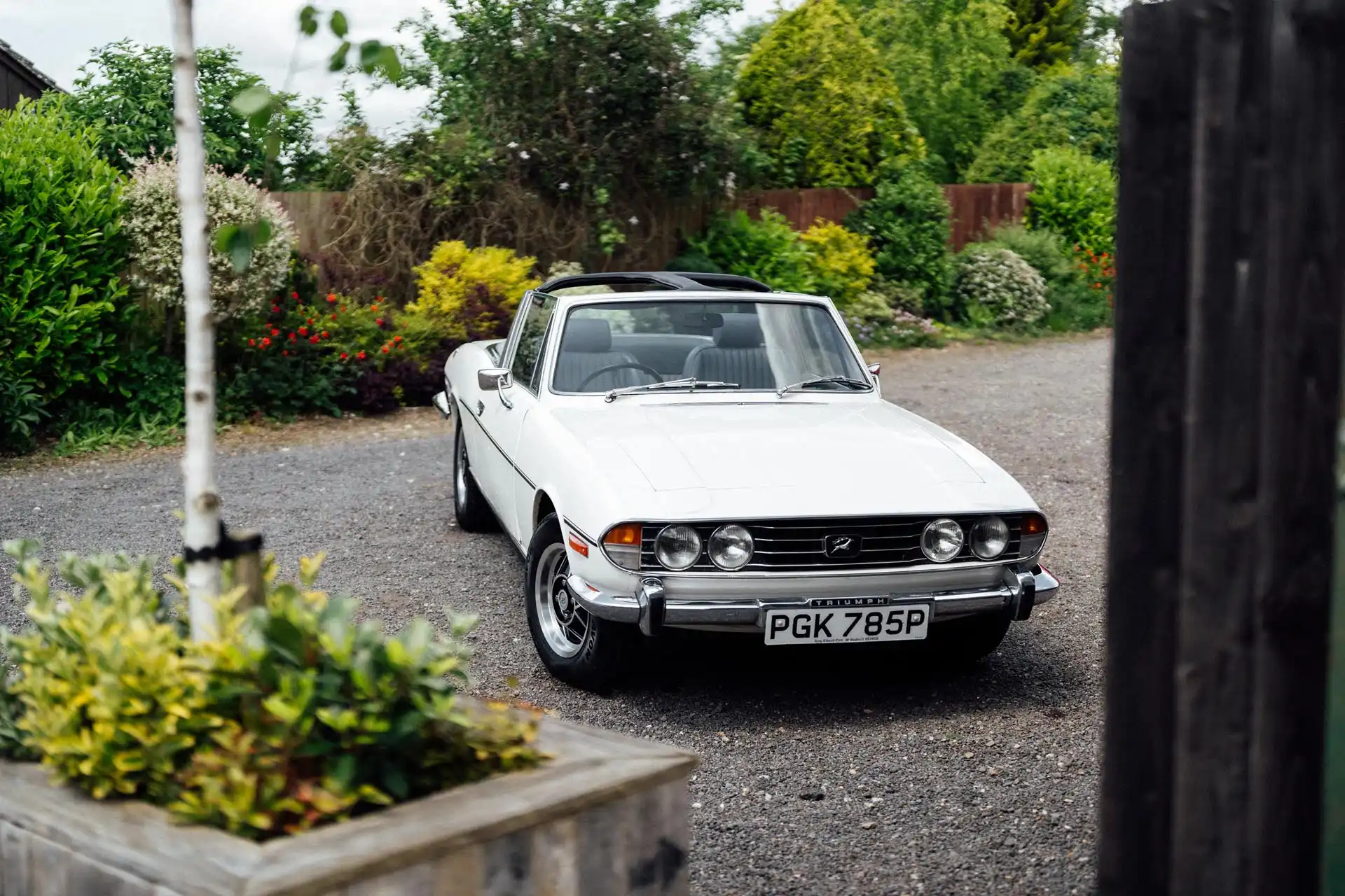 classic-cars-wedding-hire-triumph-stag